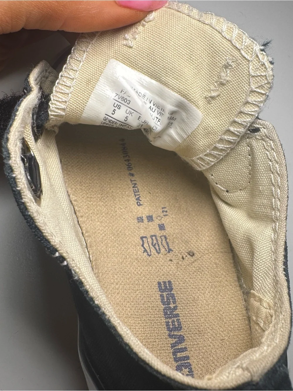 Kids Black Canvas Converse Velcro Sneakers Size 5c